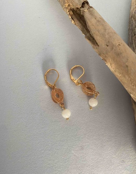 boucles d'oreilles golg filled breloque et pierre de lune